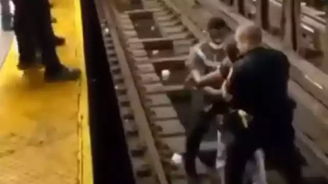 NYPD Cops Bravely Help